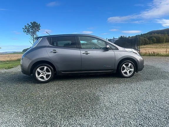 Nissan Leaf 2013 photo 4