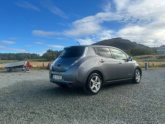 Nissan Leaf 2013 photo 2