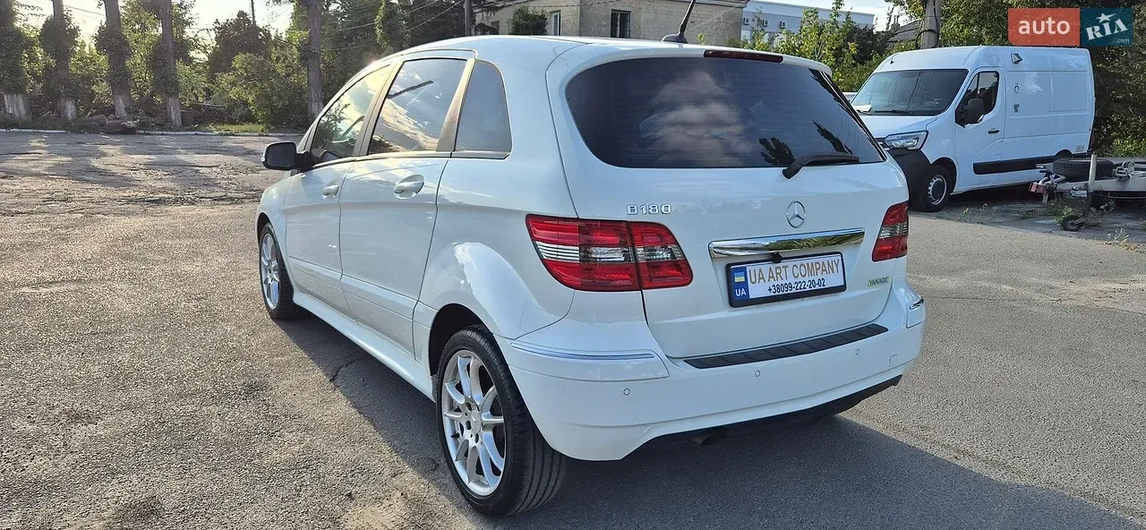 Mercedes-Benz B-Class 2011 photo 3