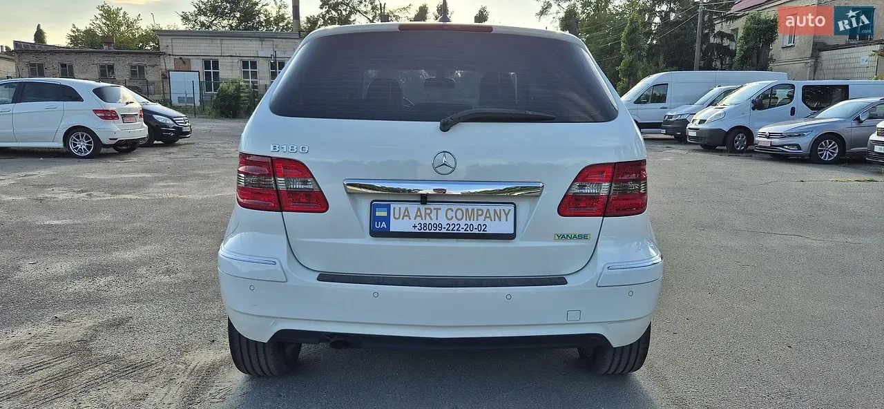 Mercedes-Benz B-Class 2011 photo 2