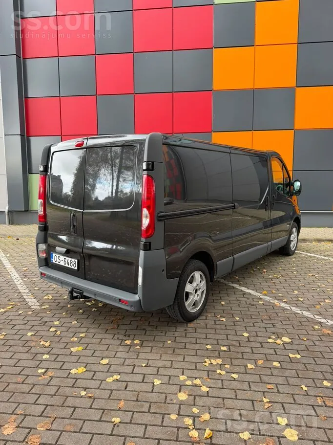 Opel Vivaro 2011 photo 3