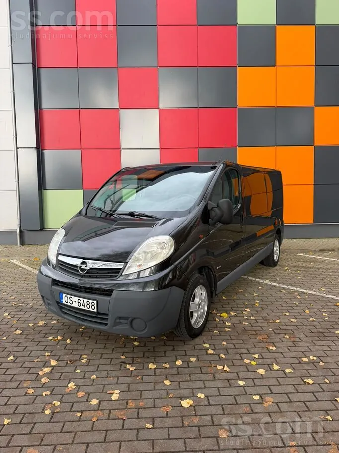 Opel Vivaro 2011 photo 2
