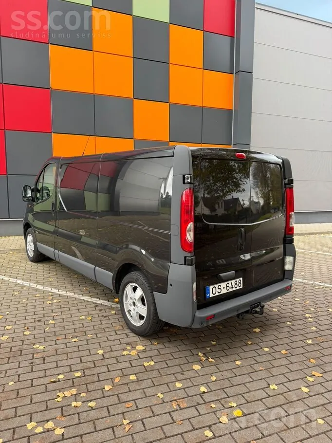Opel Vivaro 2011 photo 4