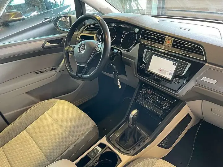 Volkswagen Touran 2016 photo 2