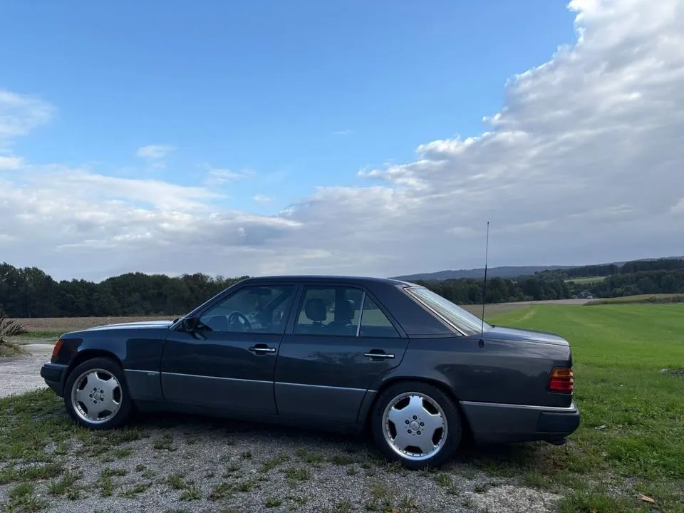Mercedes-Benz E 300