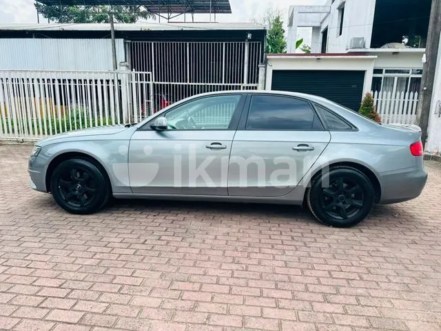 Audi A4 2012 photo 2