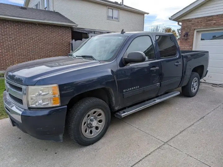 Chevrolet Silverado 1500 2010 photo 2