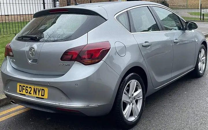 Vauxhall Astra 2013 photo 3