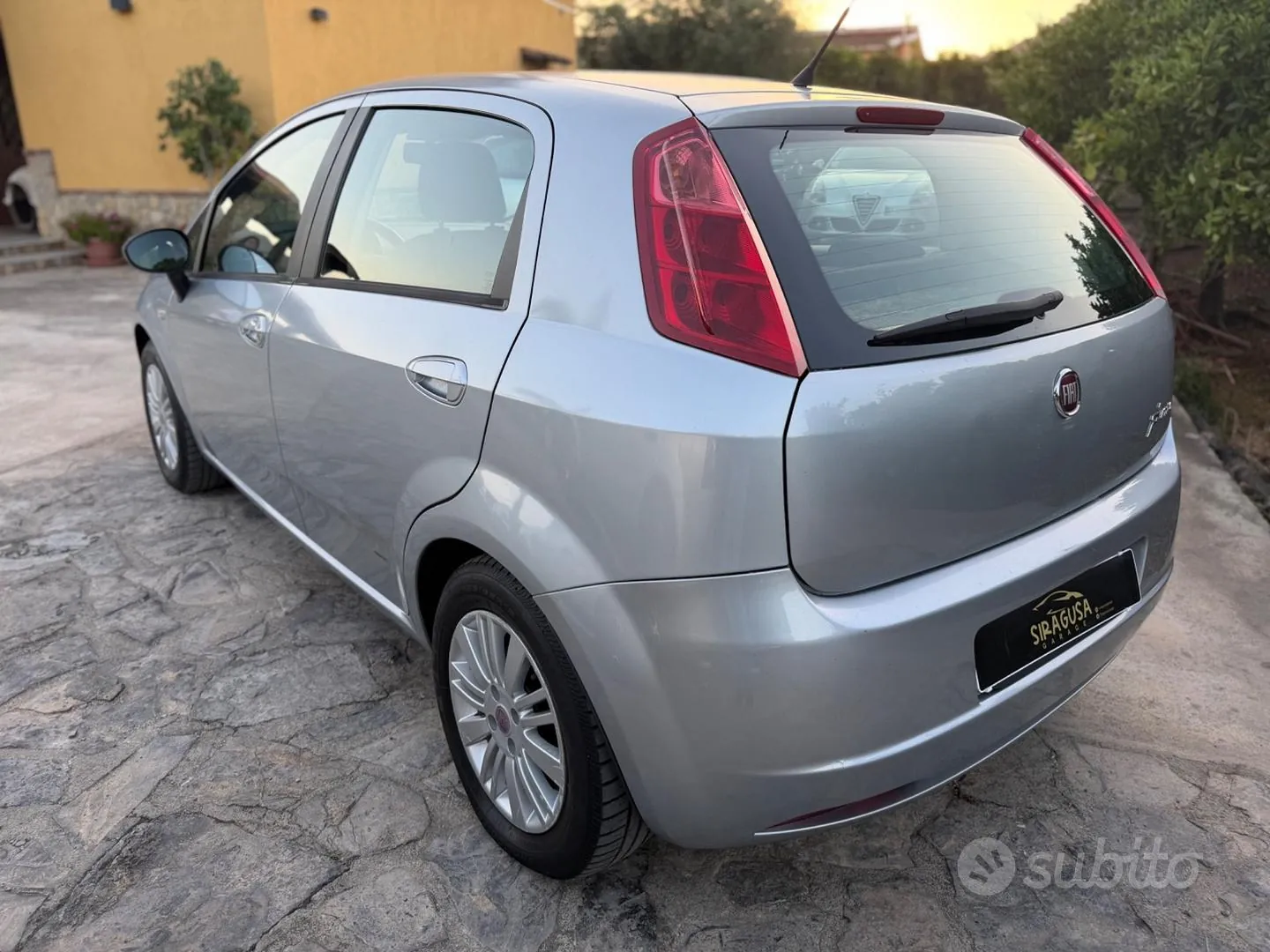 Fiat Grande Punto 2010 photo 2