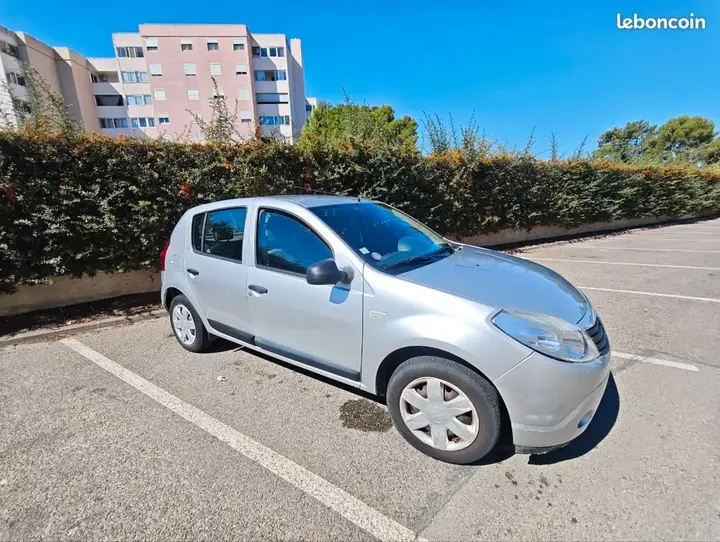 Dacia Sandero 2012 photo 2