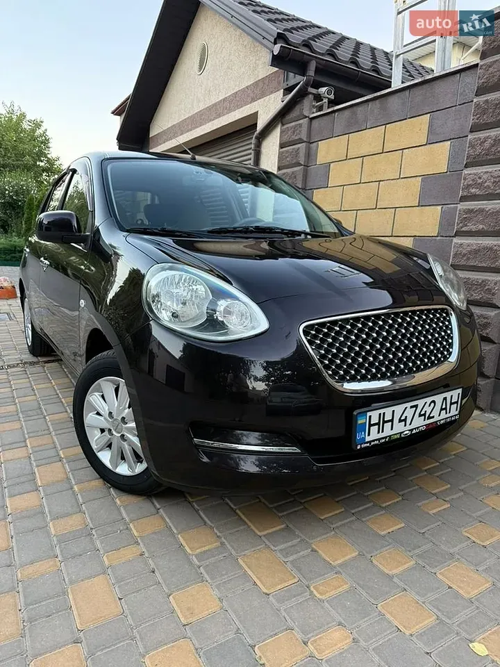 Nissan Micra 2017 photo 2