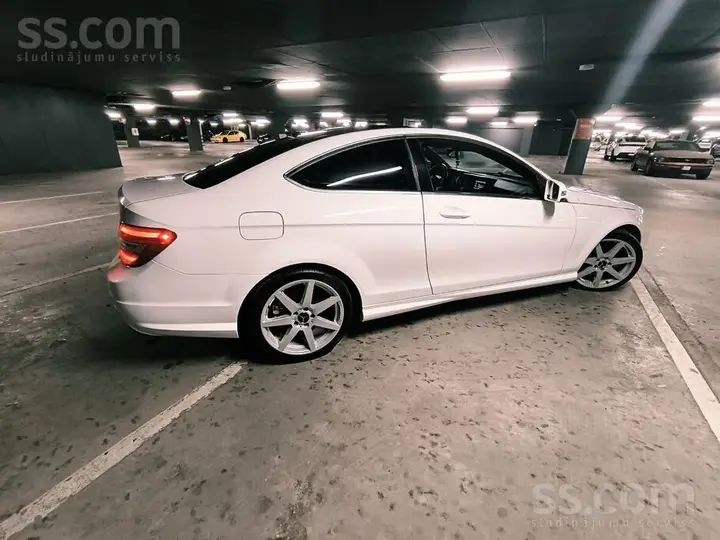 Mercedes-Benz C250 2012 photo 4