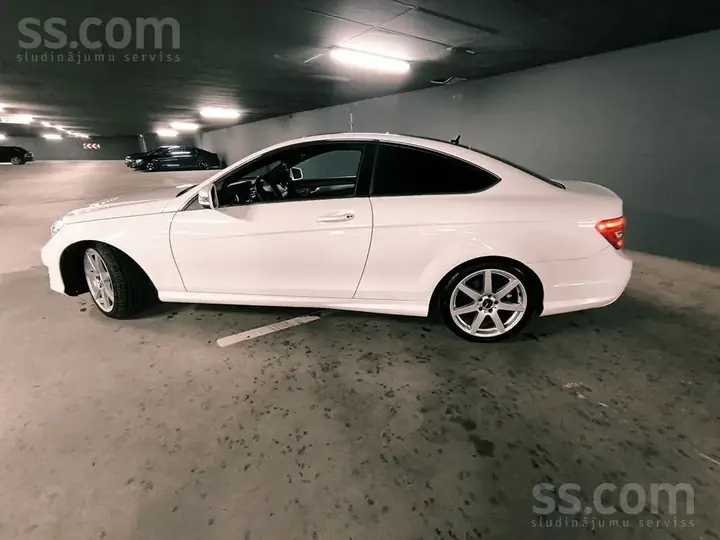Mercedes-Benz C250 2012 photo 3