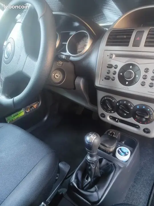 Suzuki Ignis 2005 photo 3