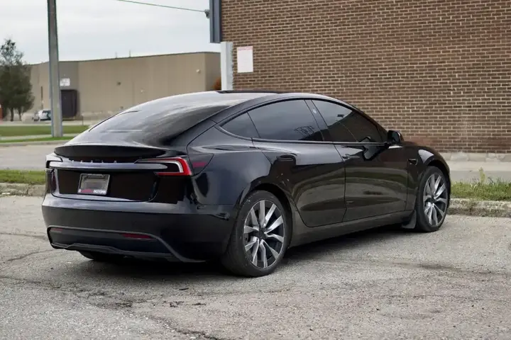 Tesla Model 3 2024 photo 4