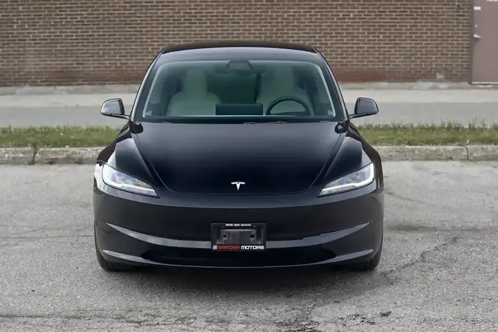 Tesla Model 3 2024 photo 2