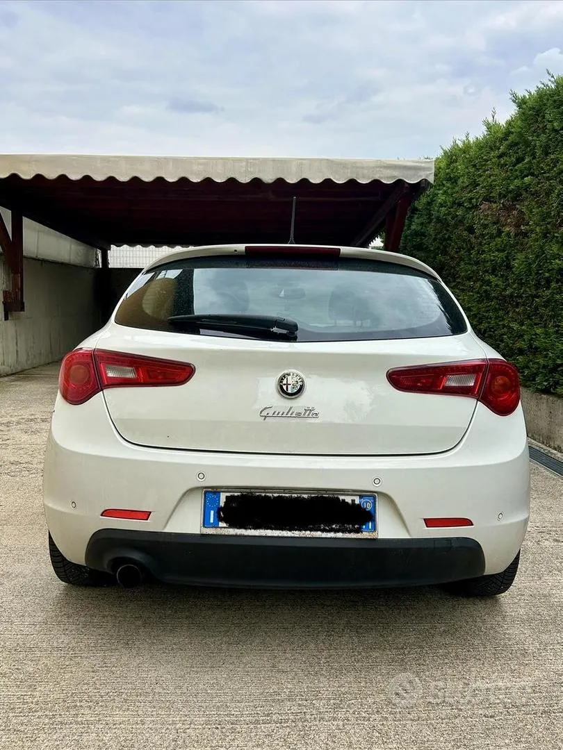 Alfa Romeo Giulietta 2010 photo 2