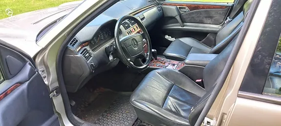 Mercedes-Benz E240