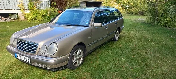 Mercedes-Benz E240 1999 photo 2