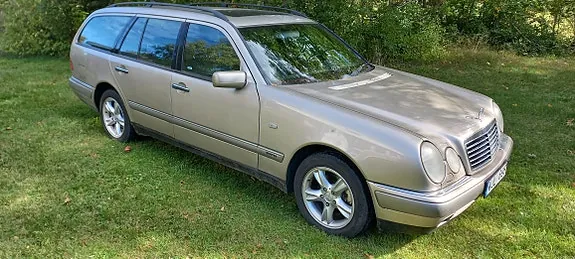 Mercedes-Benz E240 1999 photo 3