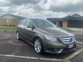 Mercedes-Benz B 200 2014 photo 2