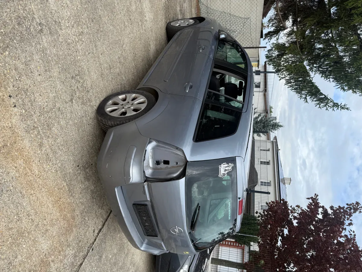 Opel Zafira 2007 photo 2