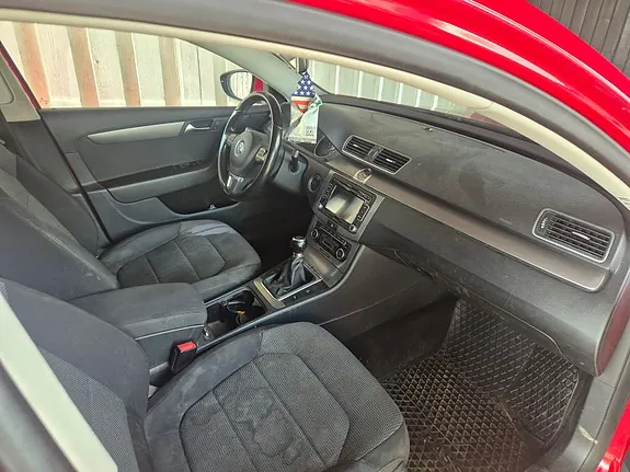 Volkswagen Passat 2011 photo 3