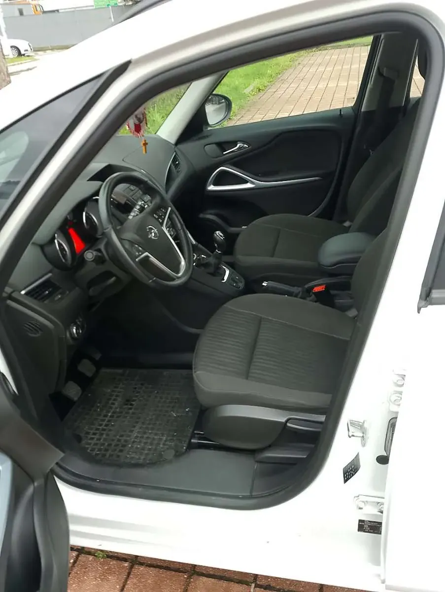 Opel Zafira 2015 photo 2