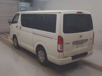 Toyota Hiace 2020 photo 3