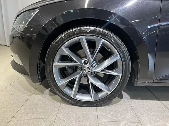 Skoda Superb 2018 photo 5
