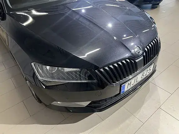 Skoda Superb 2018 photo 3