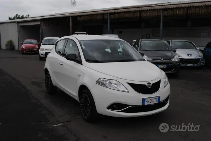 Lancia Ypsilon 2017 photo 2