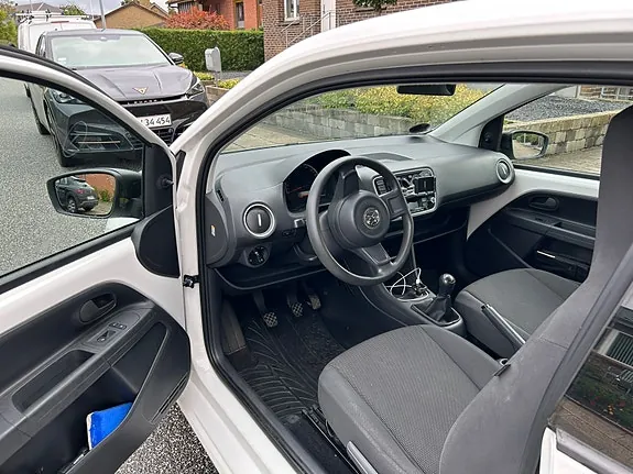 Volkswagen Up 2012 photo 4