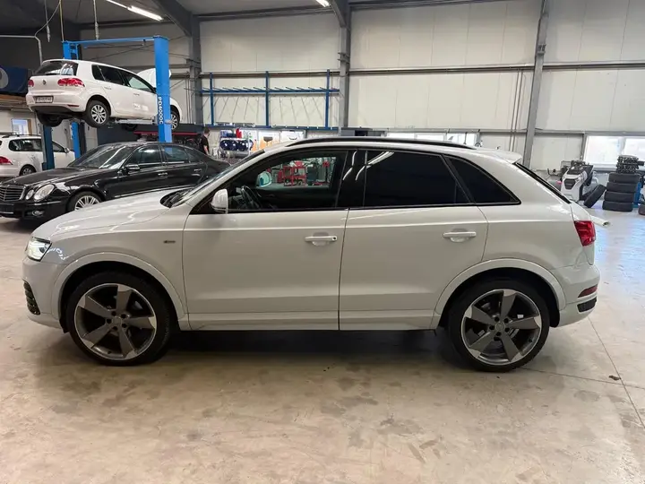 Audi Q3 2015 photo 2
