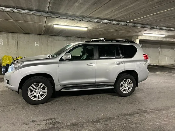 Toyota Land Cruiser 2010 photo 2