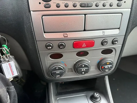 Alfa Romeo 147 2006 photo 5