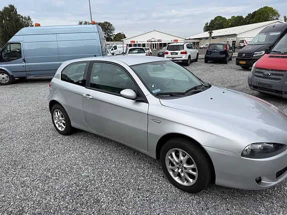 Alfa Romeo 147 2006 photo 3