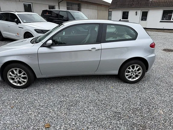 Alfa Romeo 147 2006 photo 4