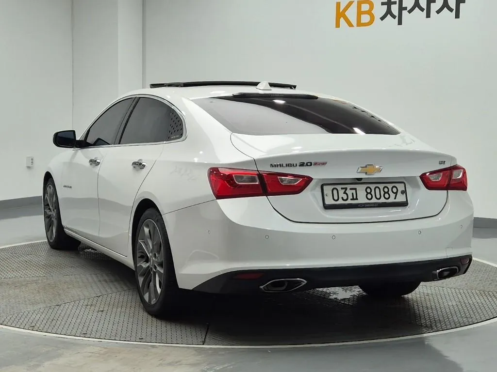 Chevrolet Malibu 2017 photo 2