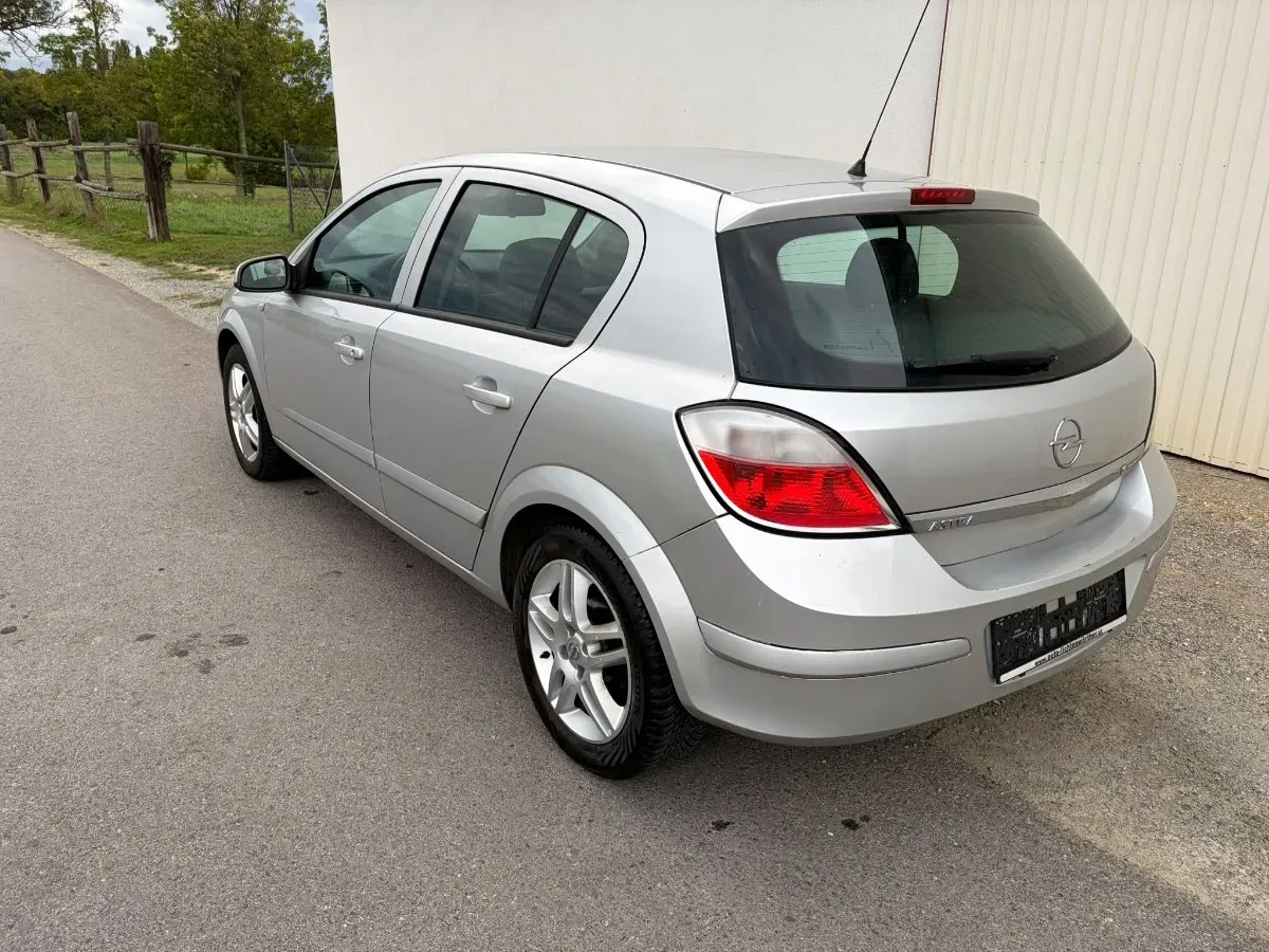 Opel Astra 2006 photo 2
