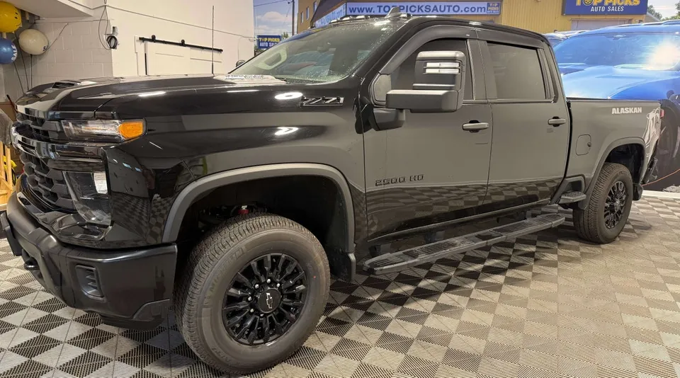 Chevrolet Silverado 2500 2024 photo 2