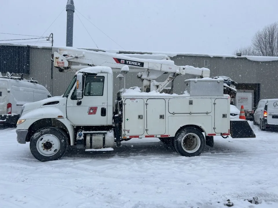 International 4300 2015 photo 2