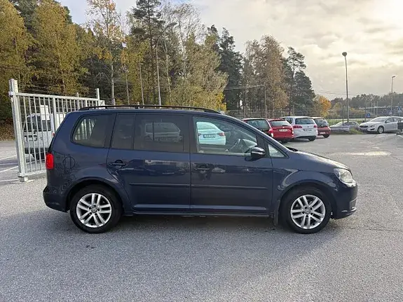 Volkswagen Touran 2011 photo 3