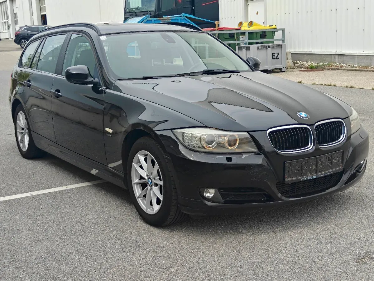 BMW 3 Series 2010 photo 2