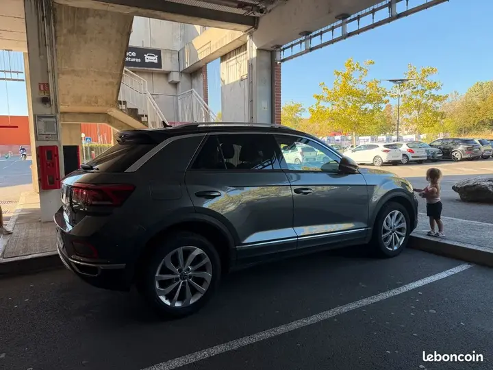 Volkswagen T-Roc 2022 photo 2