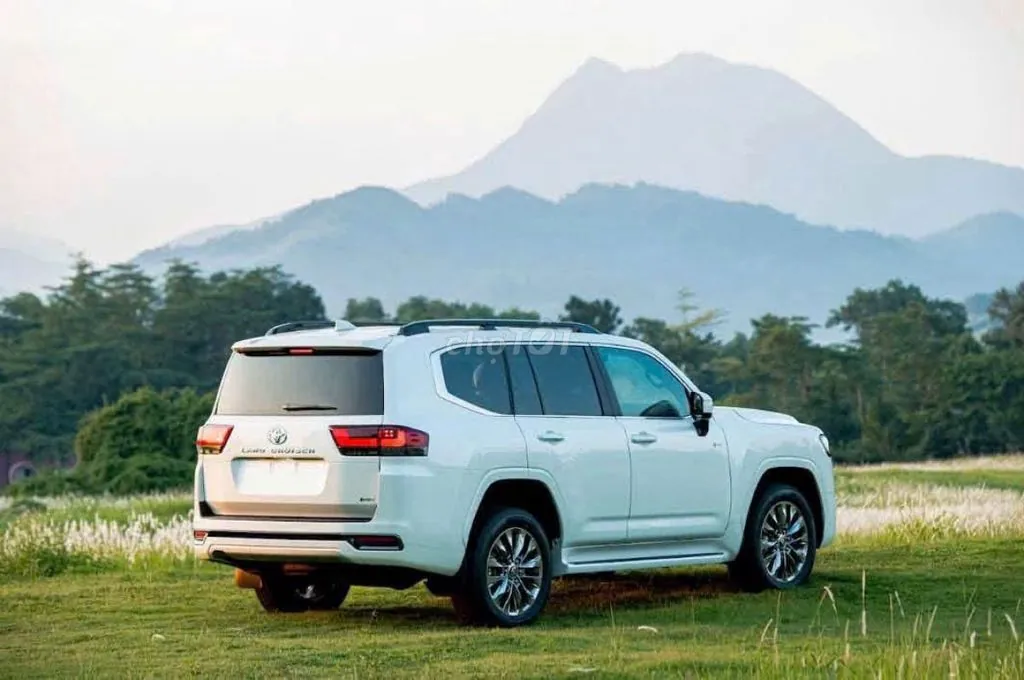 Toyota Land Cruiser Lc300 2026 photo 2