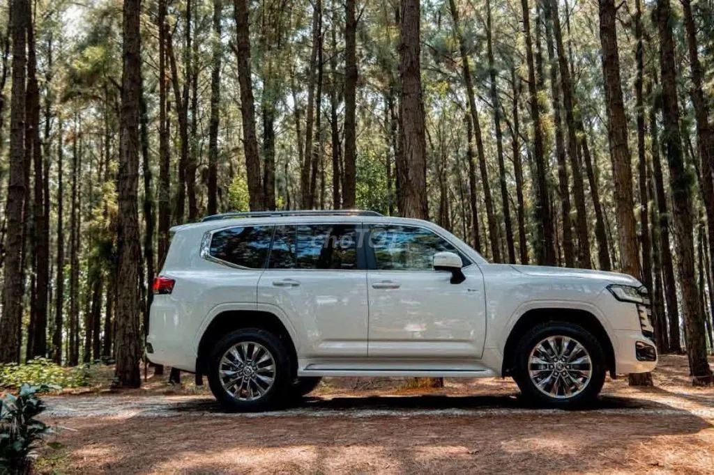 Toyota Land Cruiser Lc300 2026 photo 3