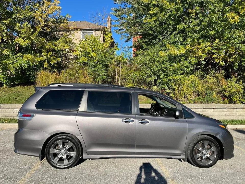 Toyota Sienna 2016 photo 2