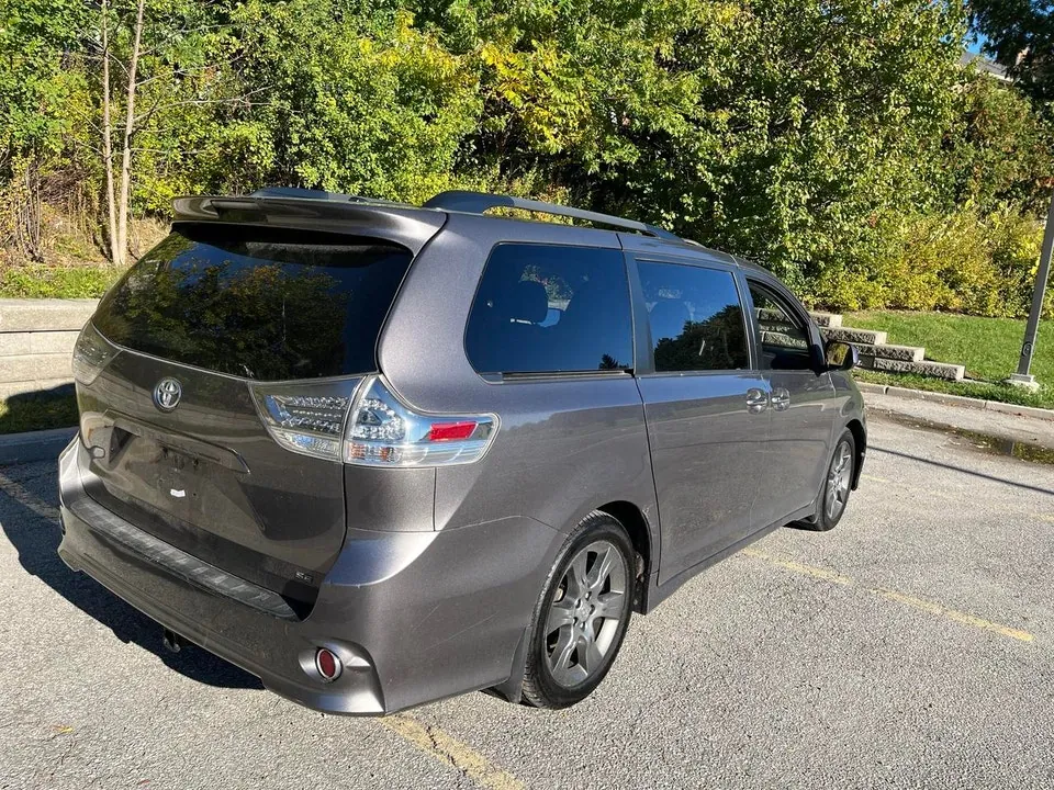 Toyota Sienna 2016 photo 3