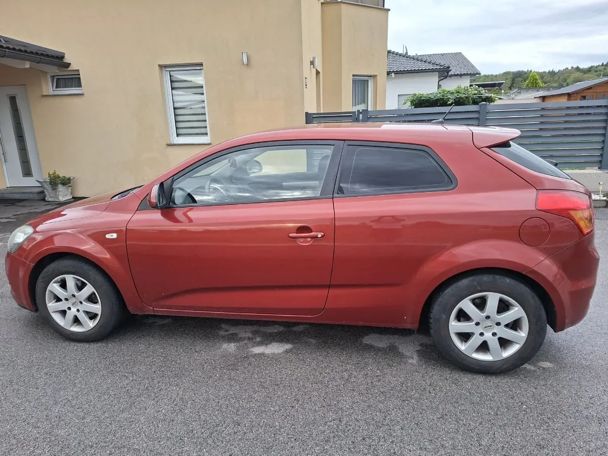Kia Ceed 2010 photo 2